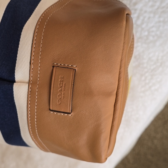 Coach Hadley Tote - Picture 7 of 14